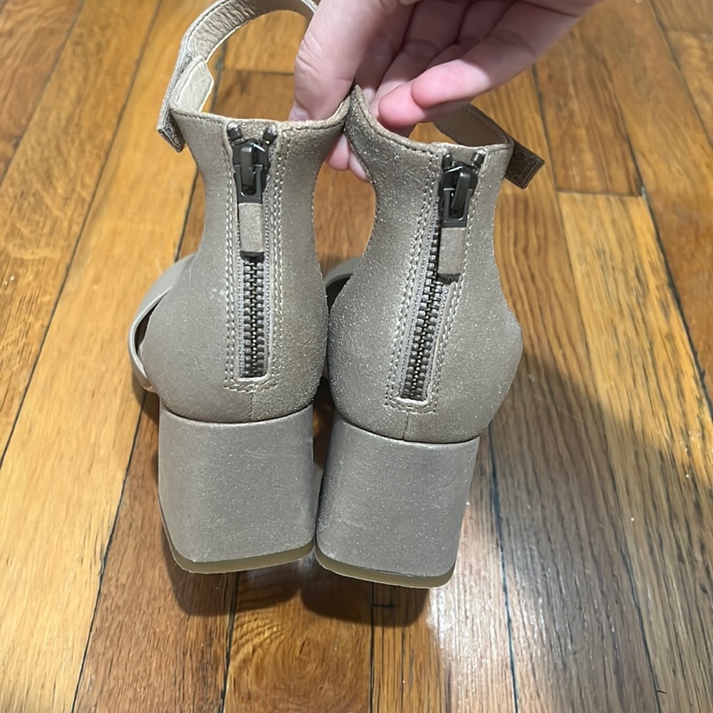 Eileen Fisher Indi Pump Platinum Size 7 Leather Block Heel Ankle Strap - Picture 10 of 10